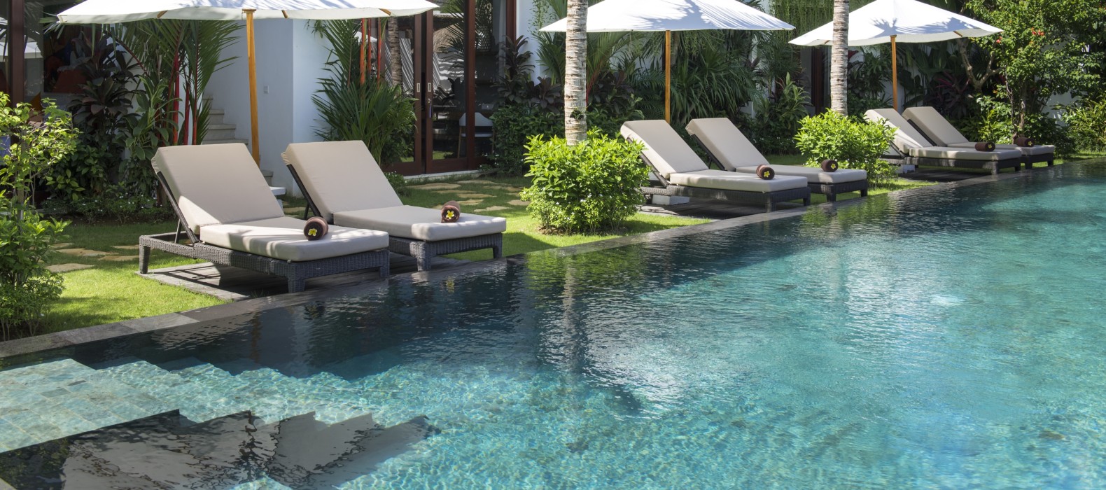 Exterior pool with sun loungers of Villa Anam in Bali