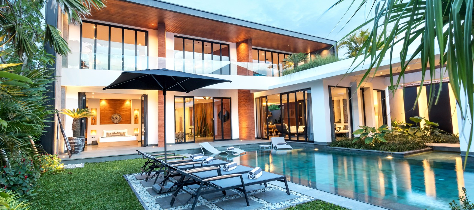 Sun loungers vioew of Villa Castil de Udara in Bali