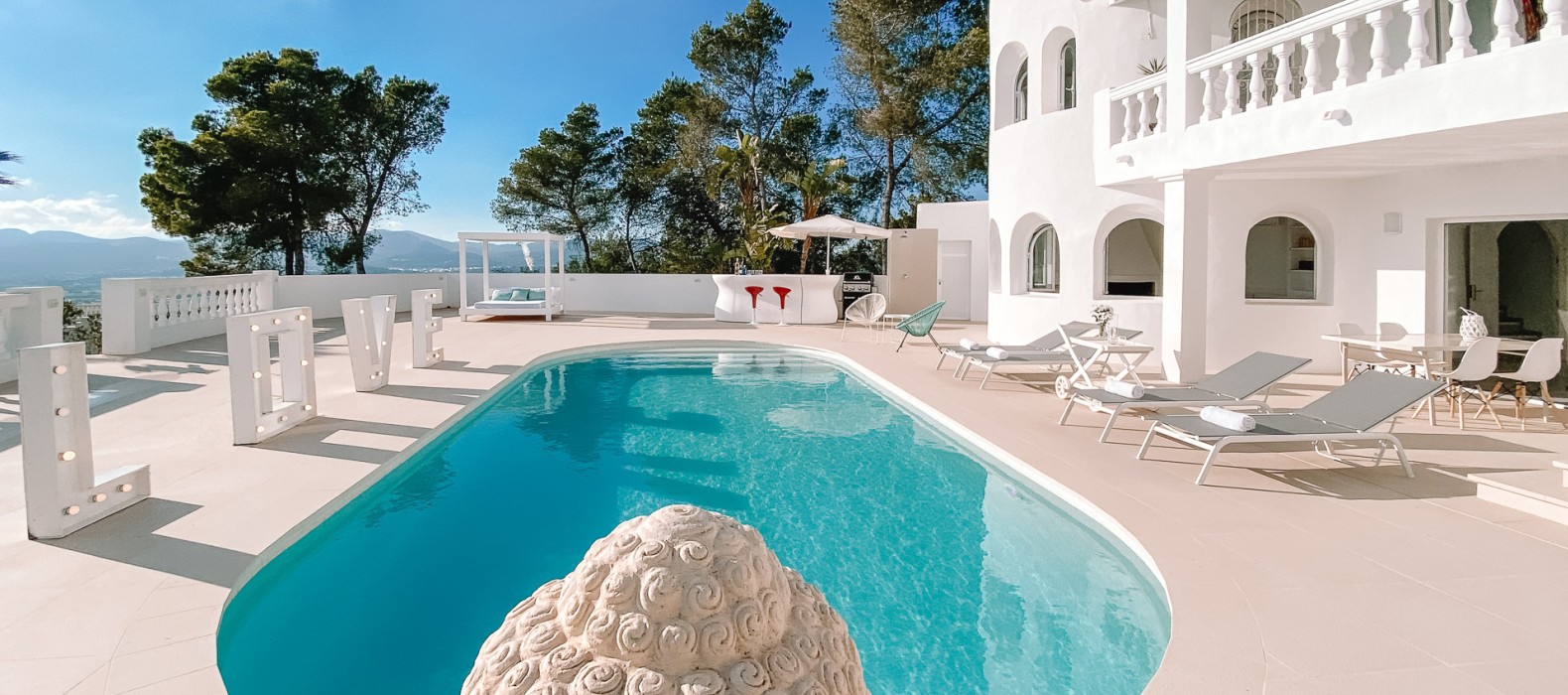 Exterior pool of Villa The White Pearl in Ibiza
