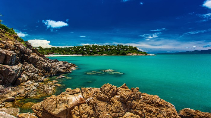 TOM BENZON - View over the turquoise sea of the beautiful island of Koh Samui.